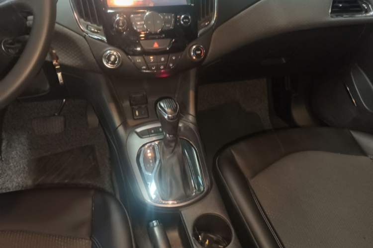 Used Chevrolet Cruze 2016 1.5L Automatic Luxury Edition Gear Lever