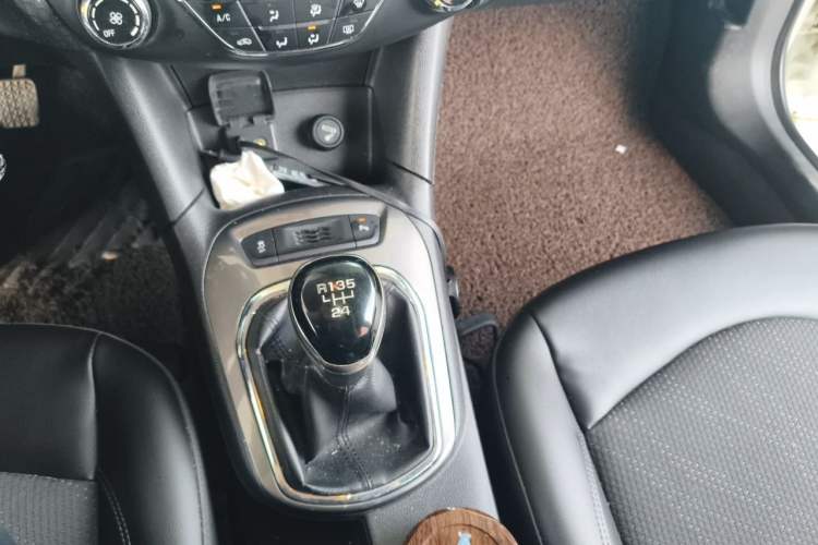 Used Chevrolet Cruze 2016 1.5L Manual Elite Edition Gear Lever