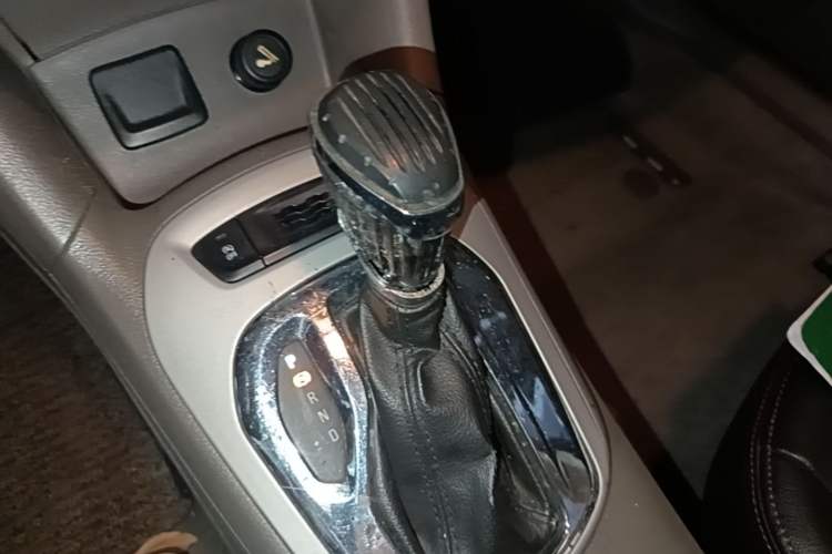 Used Chevrolet Cruze 2016 1.5L Automatic Stylish Sunroof Version Gear Lever