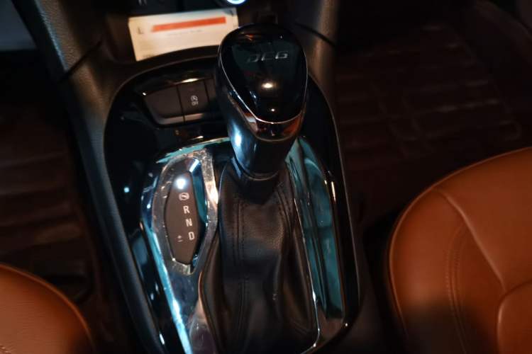 Used Chevrolet Cruze 2016 1.4T DCG Luxury Edition Gear Lever