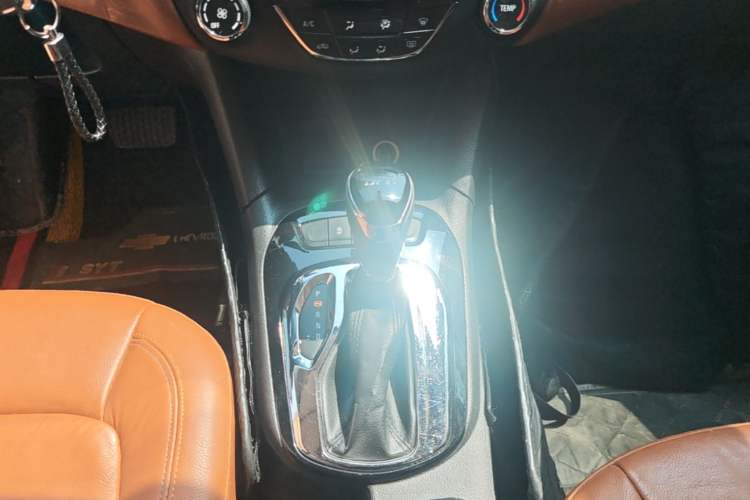 Used Chevrolet Cruze 2016 1.4T DCG Luxury Edition Gear Lever