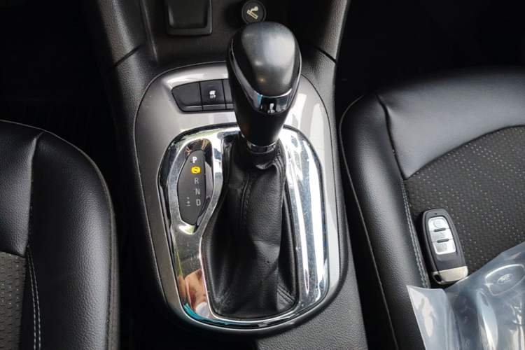 Used Chevrolet Cruze 2016 1.5L Automatic Luxury Edition Gear Lever