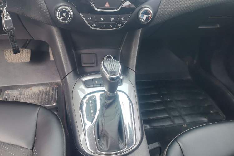 Used Chevrolet Cruze 2016 1.5L Automatic Luxury Edition Gear Lever
