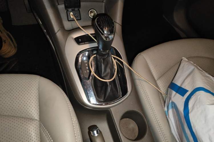Used Chevrolet Cruze 2016 1.5L Automatic Stylish Sunroof Version Gear Lever