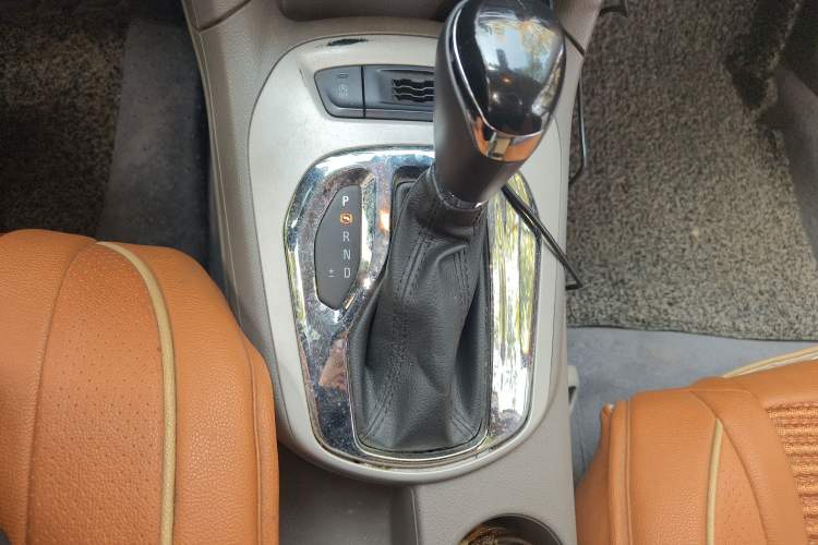 Used Chevrolet Cruze 2016 1.5L Automatic Stylish Sunroof Version Gear Lever