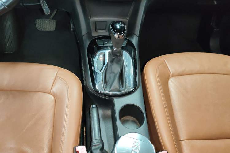 Used Chevrolet Cruze 2016 1.4T DCG Luxury Edition Gear Lever