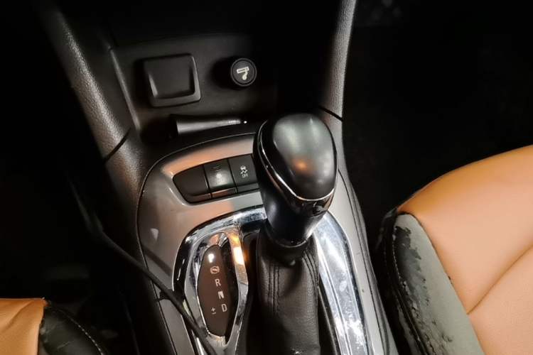 Used Chevrolet Cruze 2016 1.5L Automatic Luxury Edition Gear Lever
