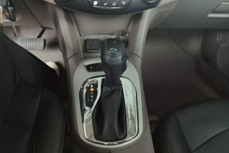 Used Chevrolet Cruze 2016 1.5L Automatic Stylish Sunroof Version Gear Lever