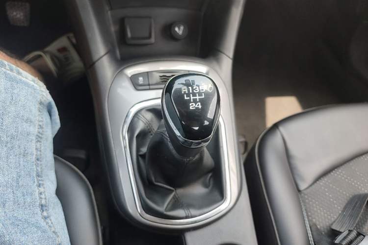 Used Chevrolet Cruze 2016 1.5L Manual Elite Edition Gear Lever