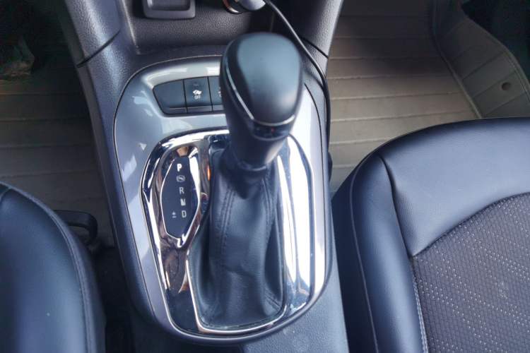 Used Chevrolet Cruze 2016 1.5L Automatic Luxury Edition Gear Lever