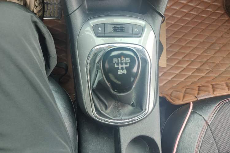 Used Chevrolet Cruze 2016 1.5L Manual Elite Edition Gear Lever