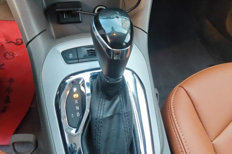 Used Chevrolet Cruze 2016 1.5L Automatic Stylish Sunroof Version Gear Lever