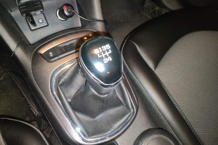 Used Chevrolet Cruze 2016 1.5L Manual Elite Edition Gear Lever