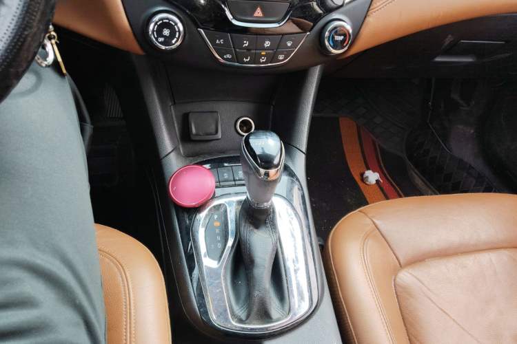 Used Chevrolet Cruze 2016 1.4T DCG Luxury Edition Gear Lever