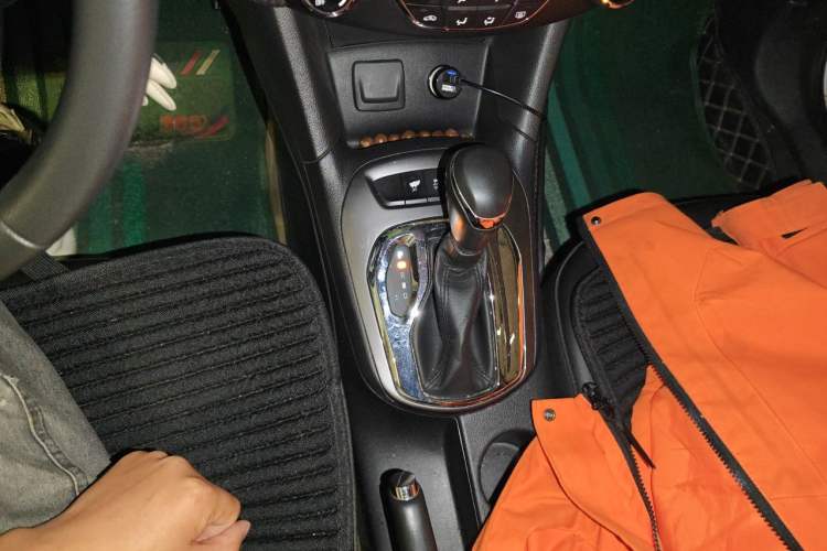 Used Chevrolet Cruze 2016 1.5L Automatic Luxury Edition Gear Lever