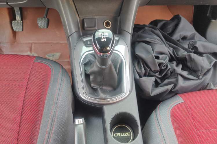 Used Chevrolet Cruze 2016 1.5L Manual Elite Edition Gear Lever