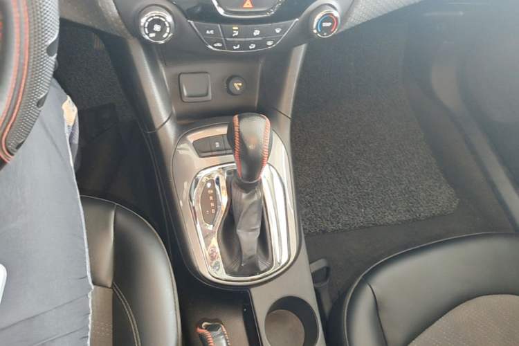 Used Chevrolet Cruze 2016 1.5L Automatic Luxury Edition Gear Lever