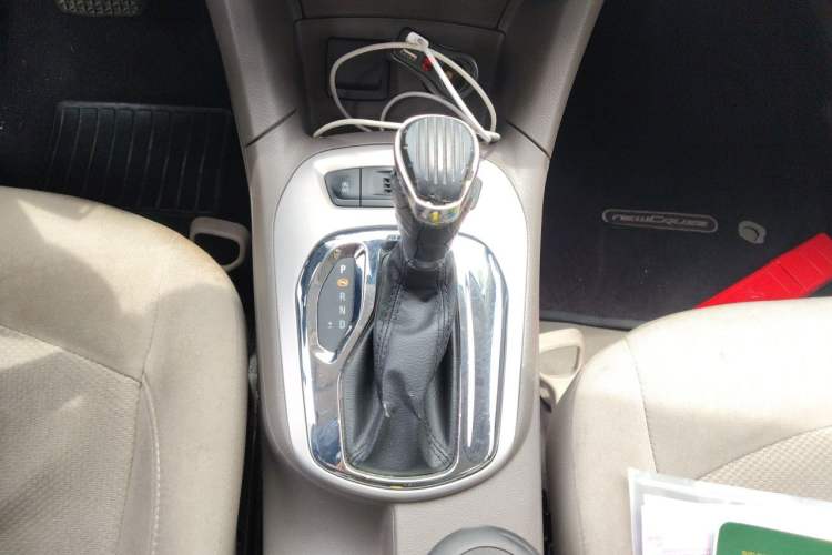 Used Chevrolet Cruze 2016 1.5L Automatic Stylish Sunroof Version Gear Lever