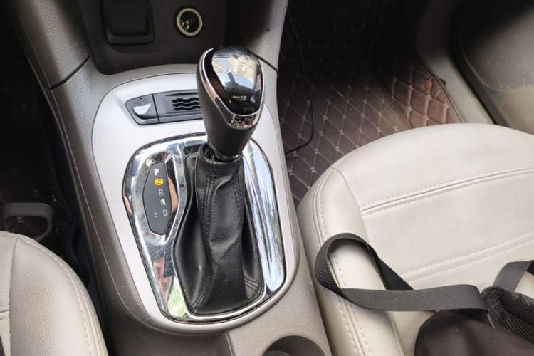 Used Chevrolet Cruze 2016 1.5L Automatic Stylish Sunroof Version Gear Lever