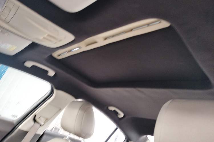 Used Chevrolet Cruze 2016 1.5L Automatic Stylish Sunroof Version Headliner
