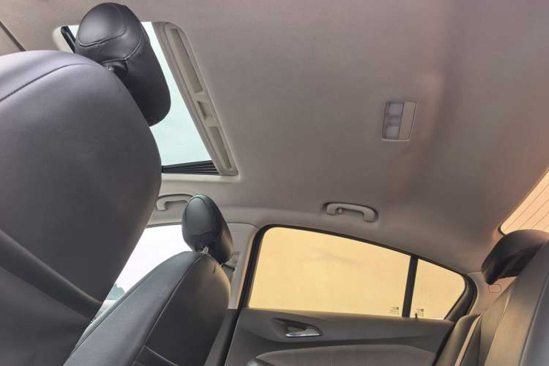 Used Chevrolet Cruze 2016 1.5L Automatic Stylish Sunroof Version Headliner