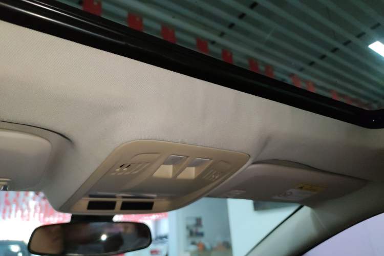 Used Chevrolet Cruze 2016 1.5L Automatic Stylish Sunroof Version Headliner