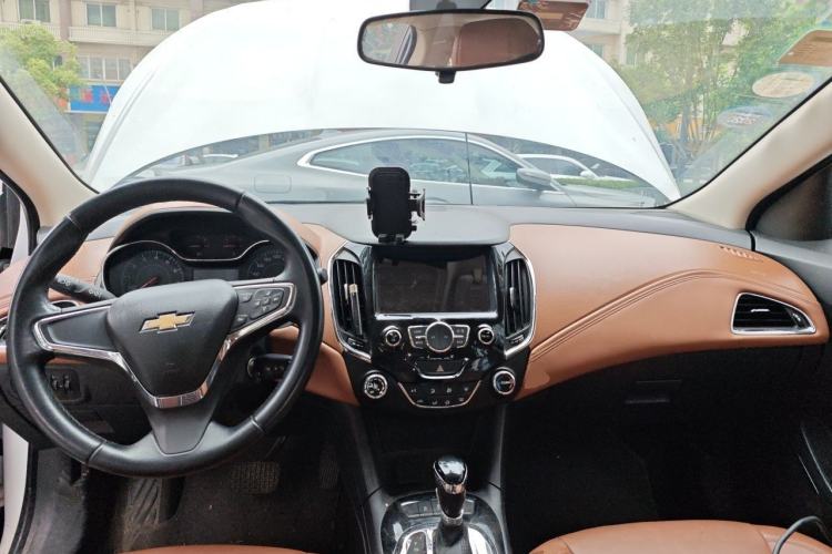 Used Chevrolet Cruze 2016 1.4T DCG Luxury Edition Interior 2