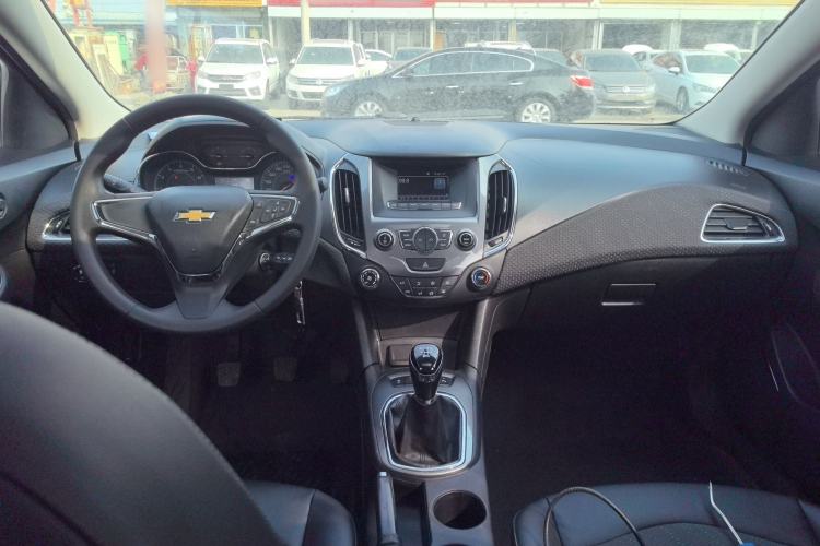 Used Chevrolet Cruze 2016 1.5L Manual Elite Edition Interior 2