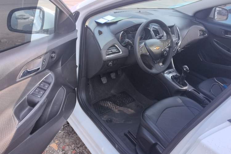 Used Chevrolet Cruze 2016 1.5L Manual Elite Edition Interior 3