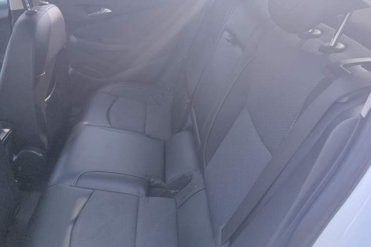 Used Chevrolet Cruze 2016 1.5L Manual Elite Edition Interior 4