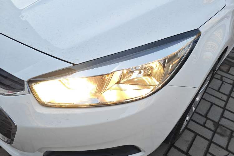 Used Chevrolet Cruze 2016 1.5L Automatic Stylish Sunroof Version Left Front Headlight