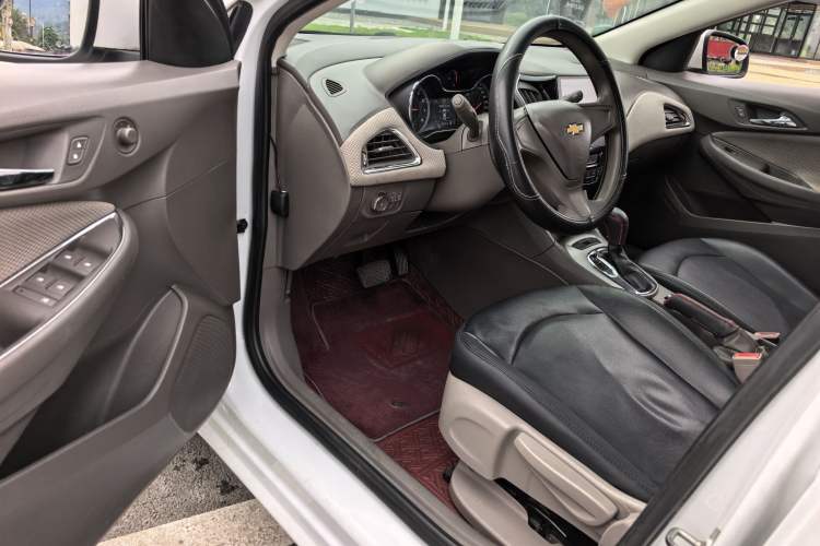 Used Chevrolet Cruze 2016 1.5L Automatic Stylish Sunroof Version Left Front Seat