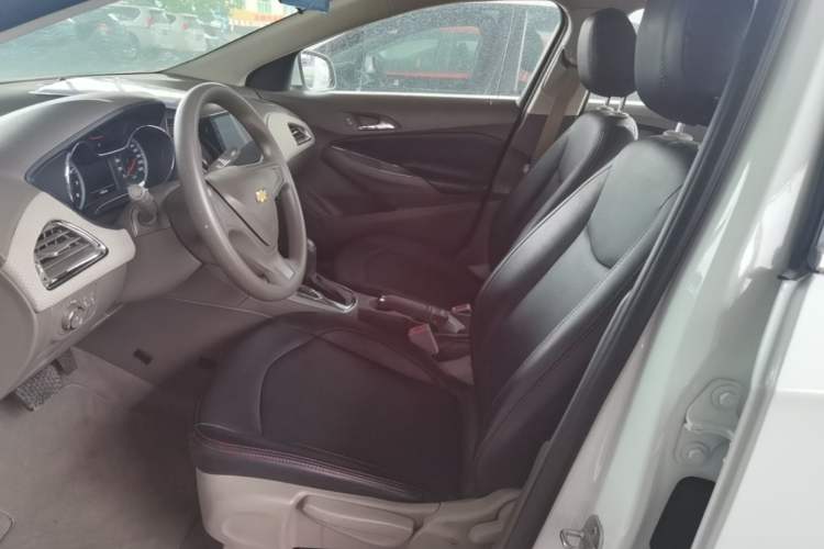 Used Chevrolet Cruze 2016 1.5L Automatic Stylish Sunroof Version Left Front Seat