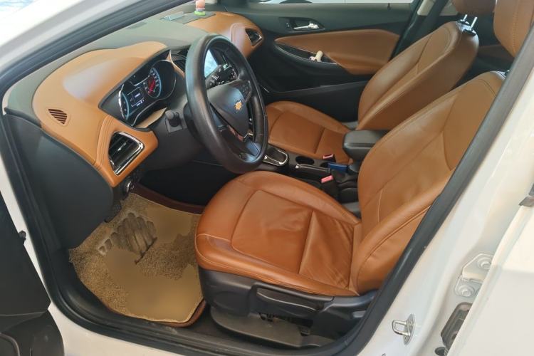 Used Chevrolet Cruze 2016 1.4T DCG Luxury Edition Left Front Seat