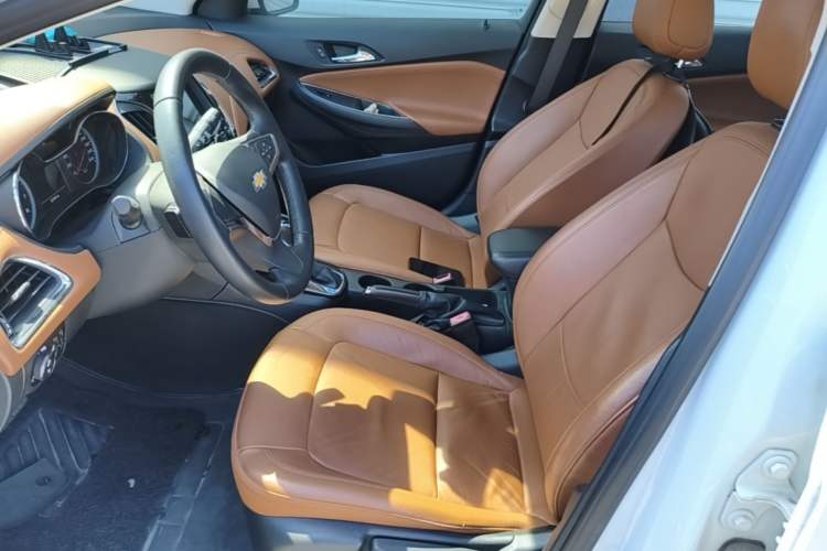 Used Chevrolet Cruze 2016 1.4T DCG Luxury Edition Left Front Seat