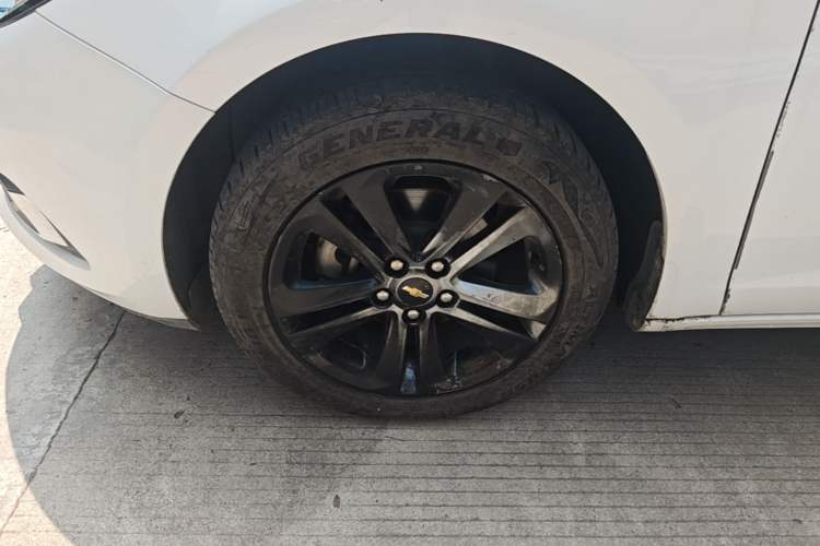 Used Chevrolet Cruze 2016 1.4T DCG Luxury Edition Left Front Wheel Hub