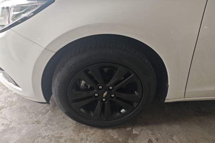 Used Chevrolet Cruze 2016 1.4T DCG Luxury Edition Left Front Wheel Hub