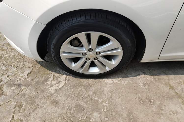 Used Chevrolet Cruze 2016 1.5L Automatic Stylish Sunroof Version Left Front Wheel Hub