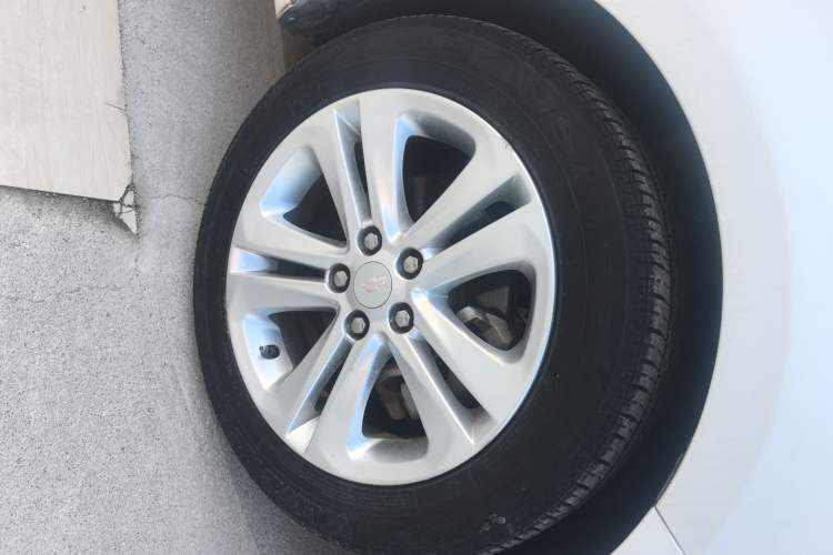 Used Chevrolet Cruze 2016 1.5L Automatic Luxury Edition Left Front Wheel Hub