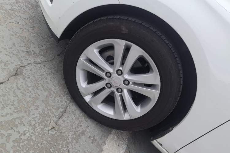 Used Chevrolet Cruze 2016 1.5L Automatic Luxury Edition Left Front Wheel Hub