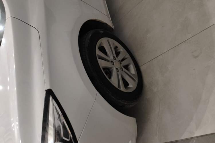 Used Chevrolet Cruze 2016 1.5L Automatic Luxury Edition Left Front Wheel Hub