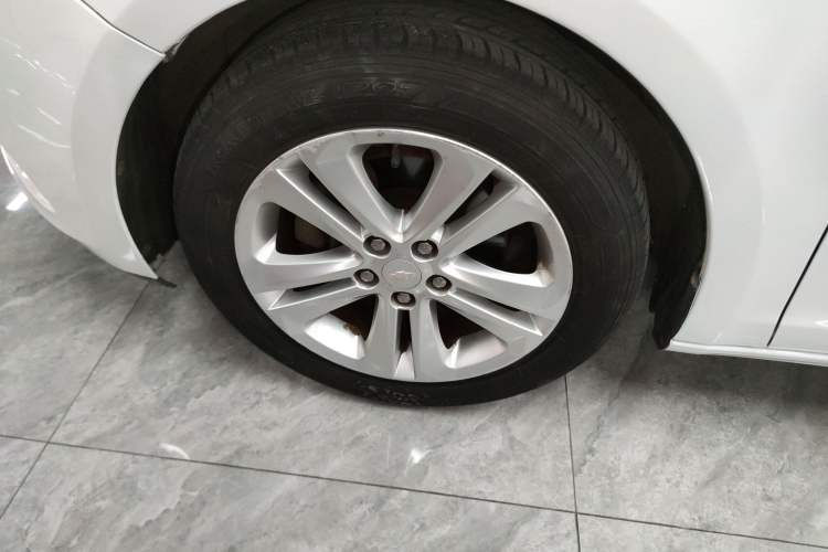 Used Chevrolet Cruze 2016 1.5L Automatic Stylish Sunroof Version Left Front Wheel Hub
