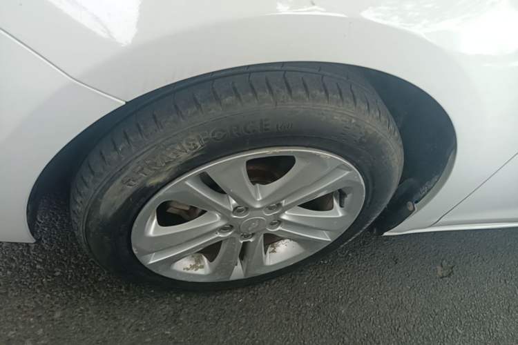 Used Chevrolet Cruze 2016 1.5L Manual Elite Edition Left Front Wheel Hub