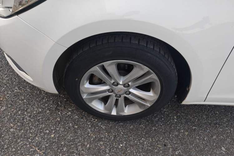 Used Chevrolet Cruze 2016 1.5L Manual Elite Edition Left Front Wheel Hub