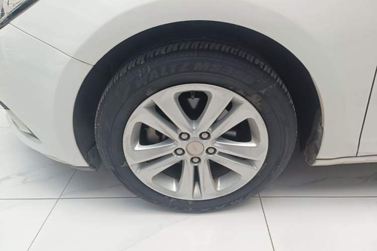 Used Chevrolet Cruze 2016 1.5L Automatic Luxury Edition Left Front Wheel Hub