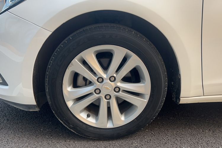 Used Chevrolet Cruze 2016 1.5L Automatic Luxury Edition Left Front Wheel Hub