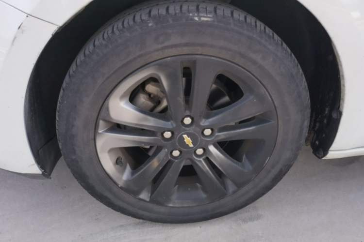 Used Chevrolet Cruze 2016 1.4T DCG Luxury Edition Left Front Wheel Hub