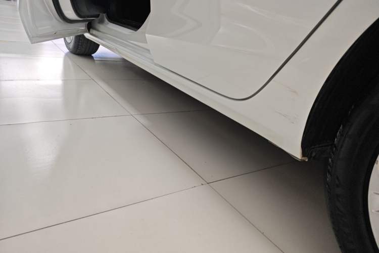 Used Chevrolet Cruze 2016 1.5L Automatic Luxury Edition Left Side Sill