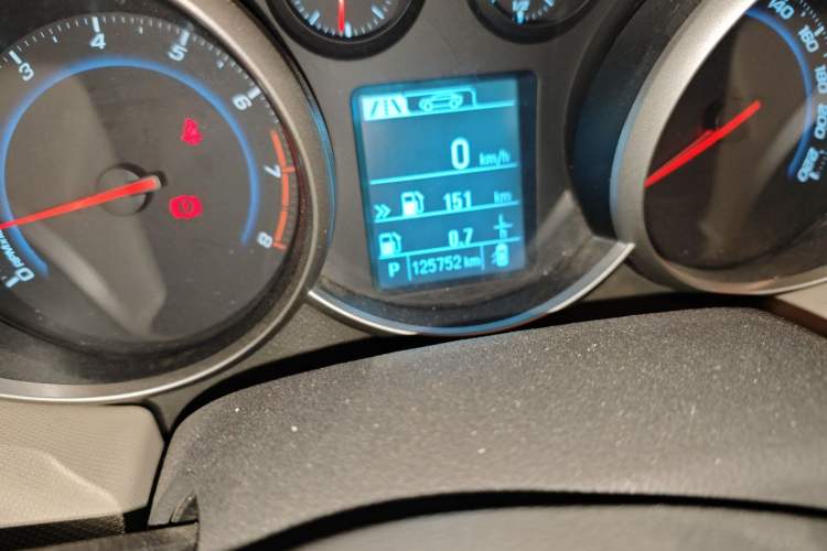 Used Chevrolet Cruze 2016 1.5L Automatic Stylish Sunroof Version Odometer Close Up