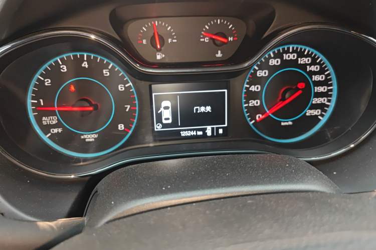Used Chevrolet Cruze 2016 1.5L Automatic Luxury Edition Odometer Close Up